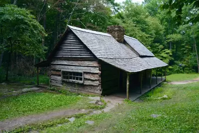 noah bud ogle cabin located on a hike near Gatlinburg TN
