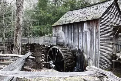 john p cable grist mill in cades cove