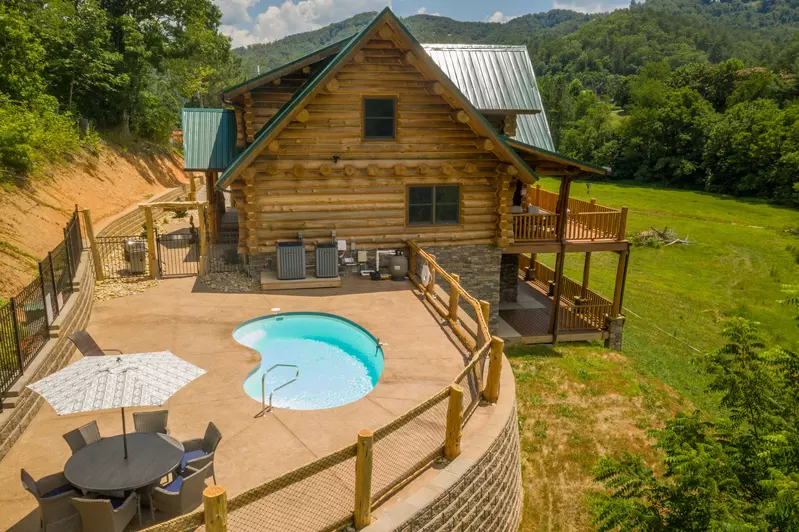 SMOKY MOUNTAIN RANCH