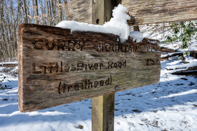 winter hiking sign