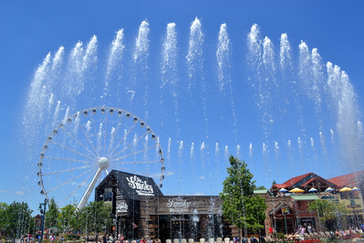 watching the fountain show at the island is one of the best free things to do in the Smokies