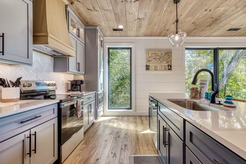 WANDERIN' BEAR LODGE