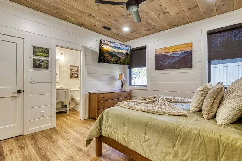 WANDERIN' BEAR LODGE